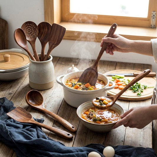 LISTINGOPT::kovosis::natural-wood-tableware-and-kitchen-tool-set::02-inuse