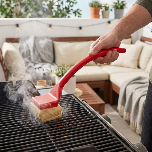 LISTINGOPT::kovosis::steam-grill-cleaner-brush-safe-non-scratch-bbq-brush-with-long-handle::02-inuse