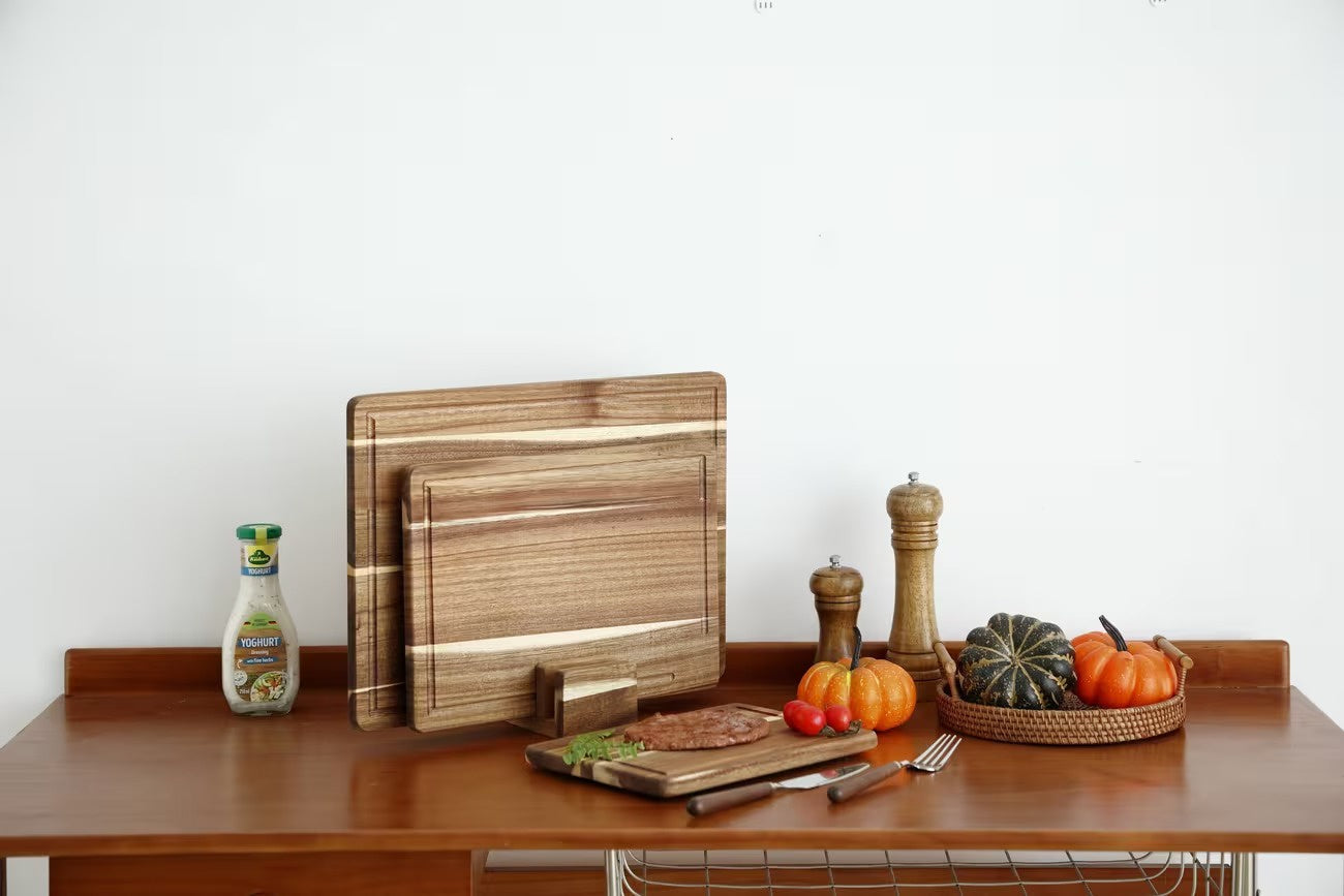 Set di Taglieri per una Conservazione Elegante sul Piano di Lavoro