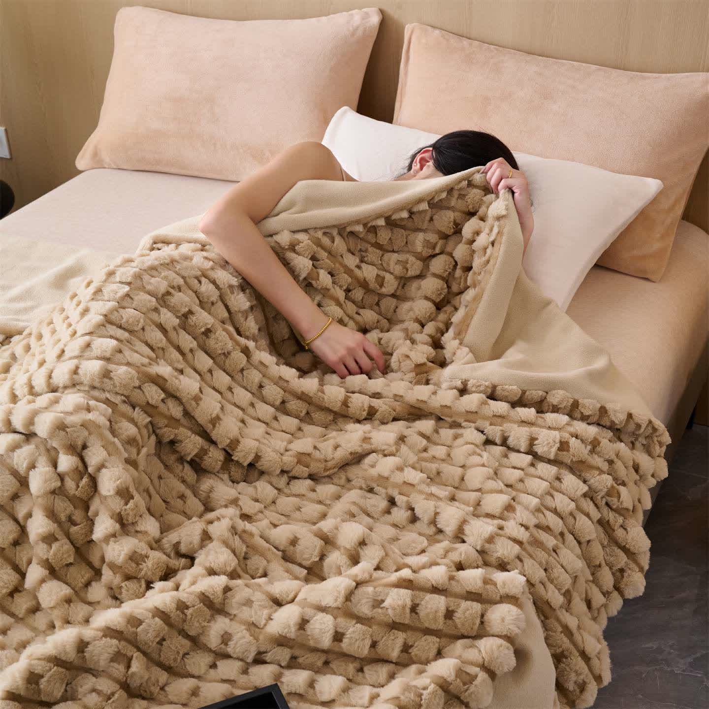 Modern Fleece Blanket For Artful Warmth