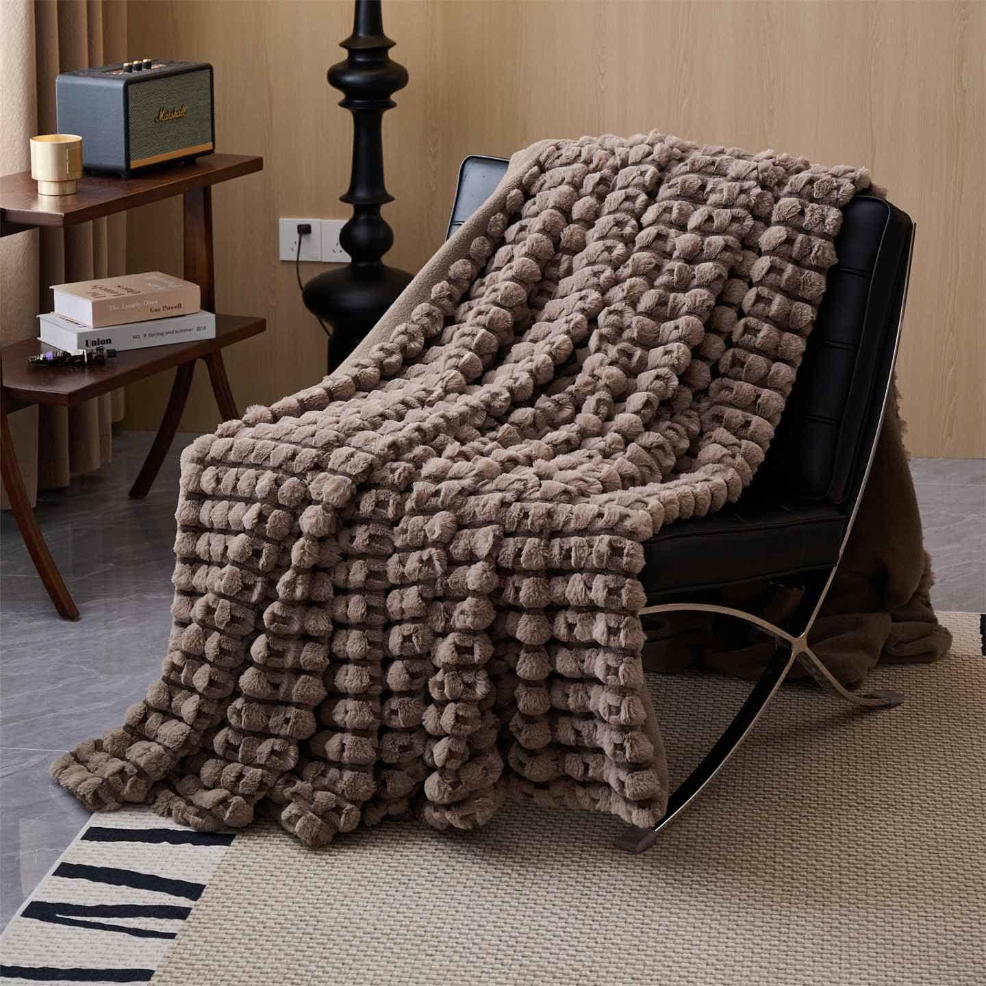Modern Fleece Blanket For Artful Warmth