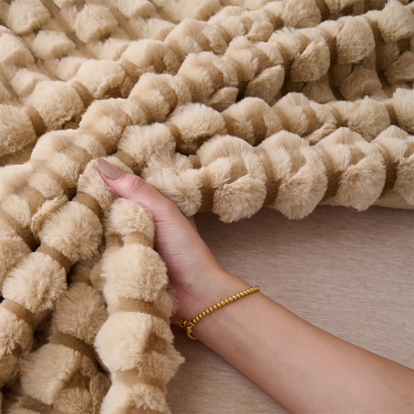 Modern Fleece Blanket For Artful Warmth