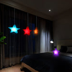 Luci ornamentali a stella colorate per un bagliore festivo