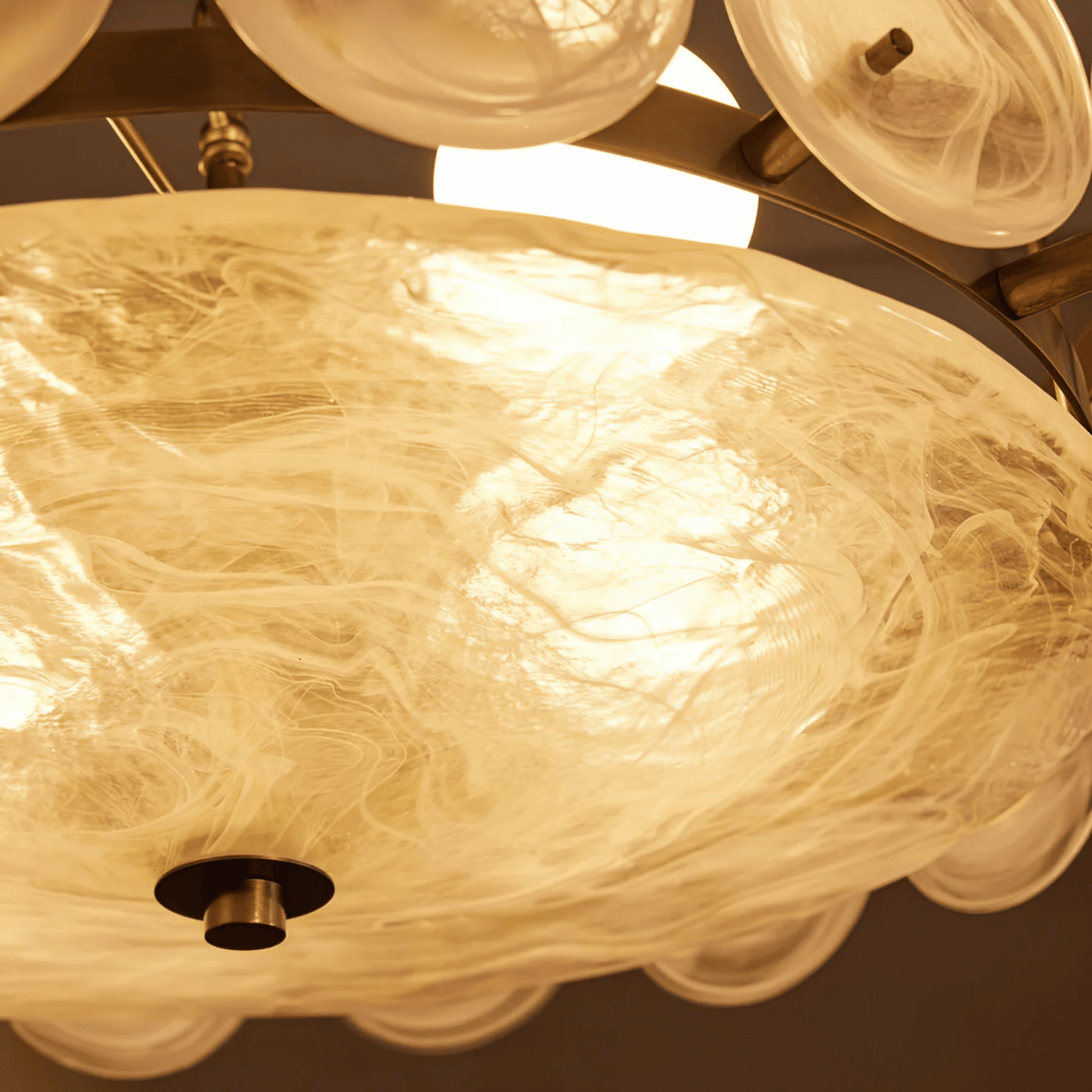 Lampadario a disco in vetro — luce ambientale scultorea