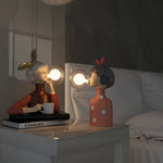 Figürliche Tischlampe mit künstlerischem Charakter