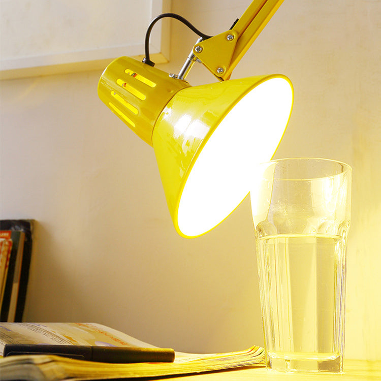 Lampada da terra girevole scandinava per un'illuminazione artistica