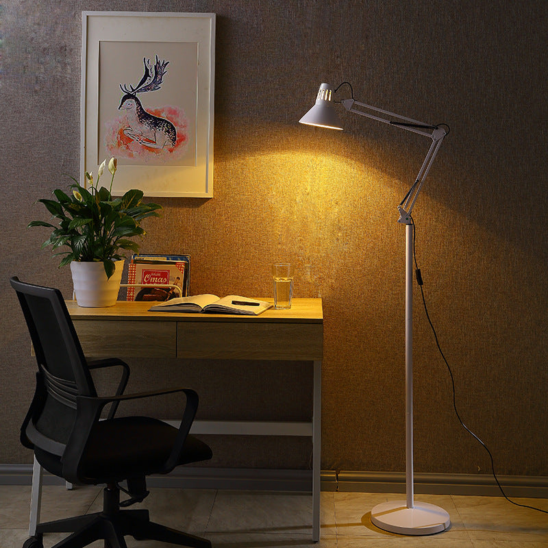 Lampada da terra girevole scandinava per un'illuminazione artistica