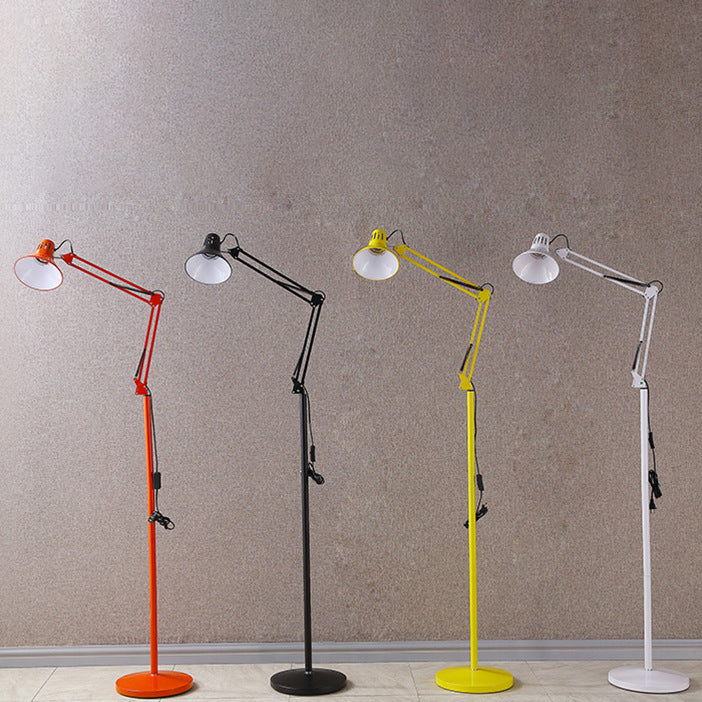 Lampada da terra girevole scandinava per un'illuminazione artistica