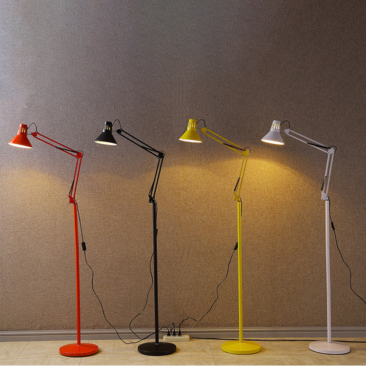Lampada da terra girevole scandinava per un'illuminazione artistica