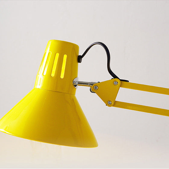 Lampada da terra girevole scandinava per un'illuminazione artistica