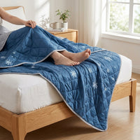 LISTINGOPT::kovosis::1pc-cooling-blanket-cooling-mat-suitable-for-hot-sleepers-cooling-throw-lightweight-cooling-blanket-large-size-summer-heat-absorbing-cover-keeping-adults-cool-summer-blanket-soft-breathable-smooth-lightweight::02-inuse