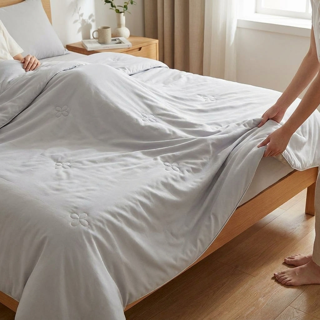 LISTINGOPT::kovosis::1pc-ultra-soft-cool-summer-quilt-lightweight-breathable-air-conditioning-blanket-skin-friendly-cooling-material-perfect-for-hot-sleepers-solid-color-easy-care::02-inuse