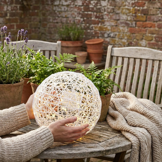 LISTINGOPT::kovosis::atmospheric-led-light-ball-for-indoors-outdoors-orbola::02-inuse