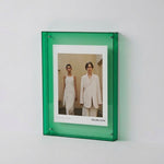 LISTINGOPT::kovosis::crystaframe-frameless-acrylic-picture-frame-with-modern-design::color-grün