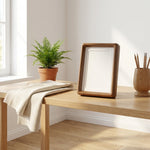 LISTINGOPT::kovosis::houten-fotolijst-met-afgeronde-hoeken-en-acryl-voorplaat-voor-tafelopstelling::03-lifestyle