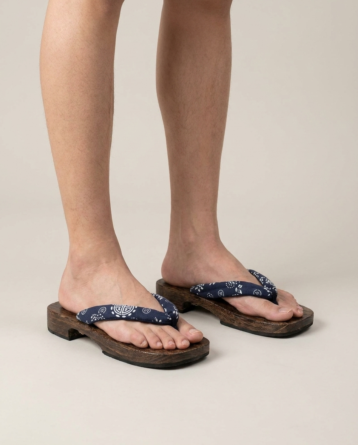 LISTINGOPT::kovosis::japanese-geta-sandals-handcrafted-wood-fabric::01-front