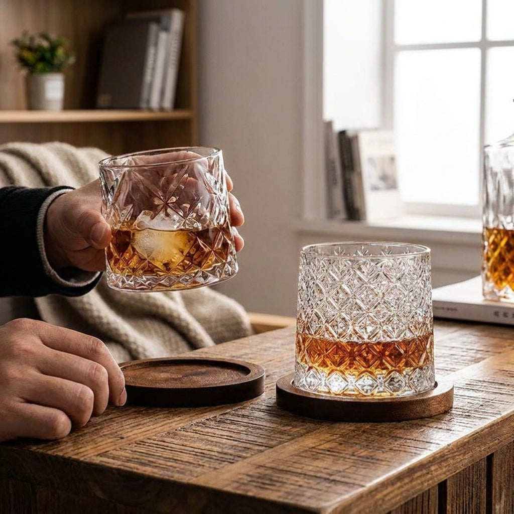 LISTINGOPT::kovosis::kristal-whiskey-glazen-set-met-houten-onderzetter-en-geslepen-patroon::02-inuse