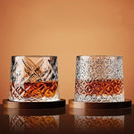 LISTINGOPT::kovosis::kristal-whiskey-glazen-set-met-houten-onderzetter-en-geslepen-patroon::04-closeup