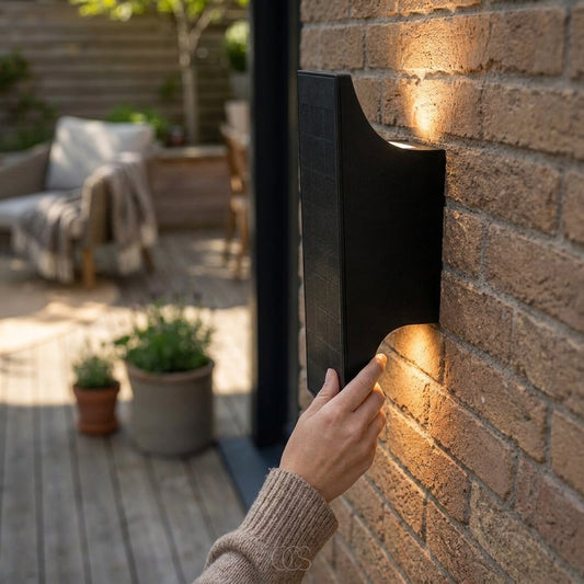 LISTINGOPT::kovosis::ocs-buitenwandlamp-solar-omlaag-omhoog-licht::02-inuse