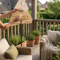 LISTINGOPT::kovosis::ocs-rotan-solar-vloerlamp-op-zonne-energie::02-inuse