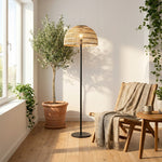 LISTINGOPT::kovosis::ocs-rotan-solar-vloerlamp-op-zonne-energie::03-lifestyle