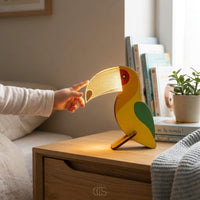 LISTINGOPT::kovosis::ocs-tafellamp-houten-dieren::02-inuse