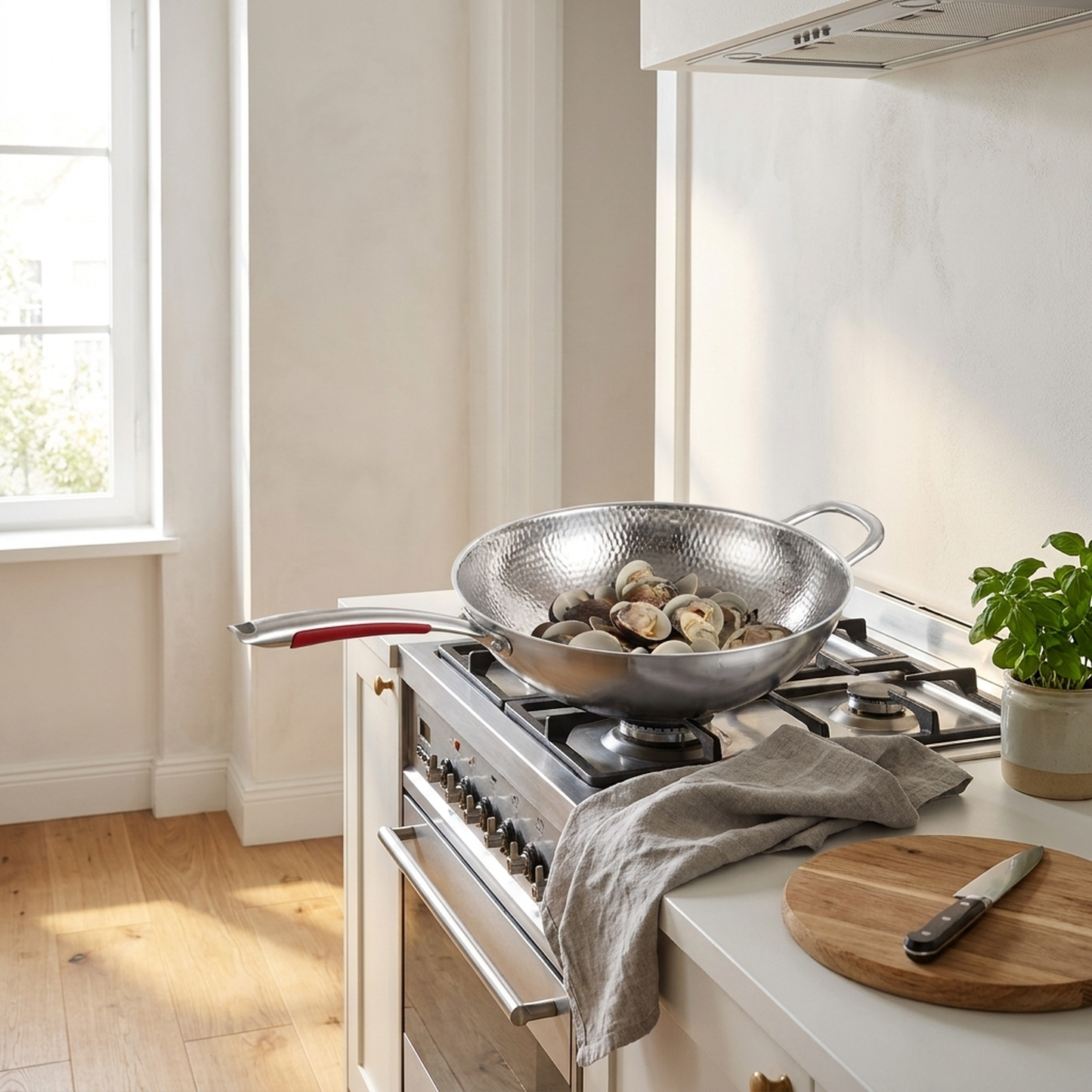 LISTINGOPT::kovosis::round-bottom-wok-for-precise-even-cooking::03-lifestyle