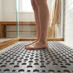 LISTINGOPT::kovosis::safe-shower-mat-easy-to-clean-non-slippery-copy::02-inuse