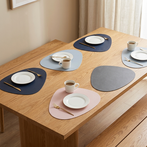 LISTINGOPT::kovosis::triangle-placemat-for-artful-tables::01-hero