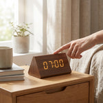 LISTINGOPT::kovosis::woodsense-led-holzuhr-mit-sprachsteuerung-fur-stilvolle-zeitanzeige::02-inuse