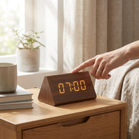 LISTINGOPT::kovosis::woodsense-led-holzuhr-mit-sprachsteuerung-fur-stilvolle-zeitanzeige::02-inuse