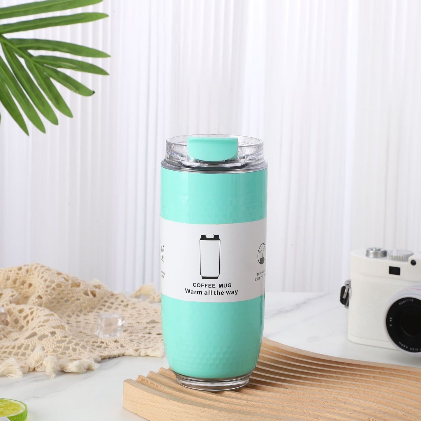 Isolierter Kaffeebecher für bunte Schlucke  