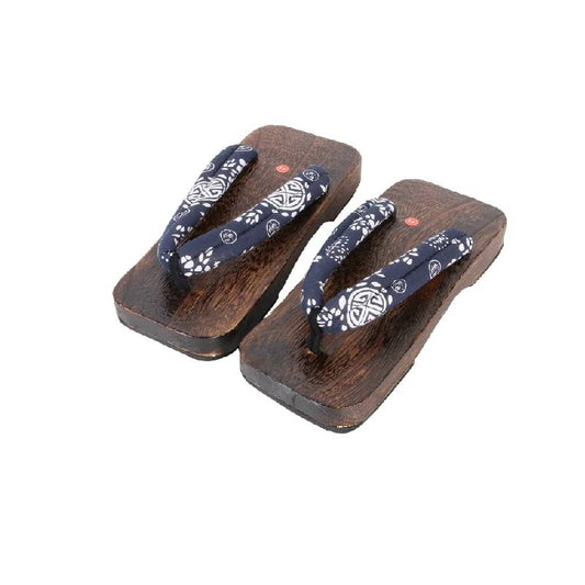 Japanische Geta-Sandalen aus handgefertigtem Holz und Stoff  