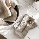 Set de 4 serviettes en tissu 100 % lin pur 16x16 pouces, serviettes de dîner ourlées, entretien facile, lavables en machine pour Noël, mariage, fête