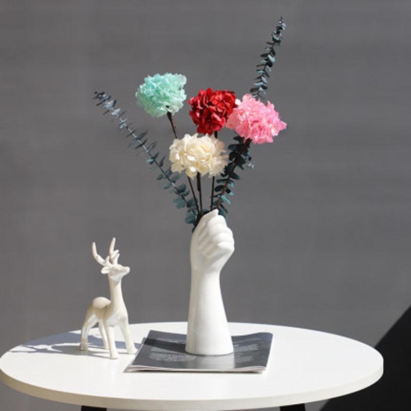 Vaso in Ceramica a Mano con Carattere Scultoreo