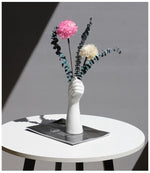 Vaso in Ceramica a Mano con Carattere Scultoreo