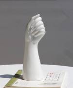 Vaso in Ceramica a Mano con Carattere Scultoreo